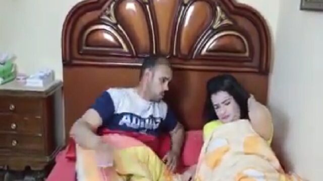 لبوة ملبسه جوزها لبس نسوان وشغاله فيه بعبصه