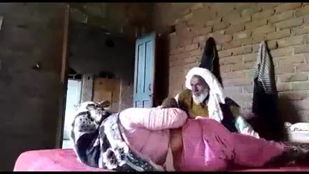 عجوز يأكل كس زوجة ابنه سكس نيك